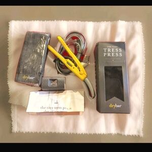 NWT Drybar The Tiny Tress Press Hair Detailer Straightener Travel Flatiron Open